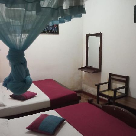 Bevary City Hotel 阿努拉德普勒 外观 照片