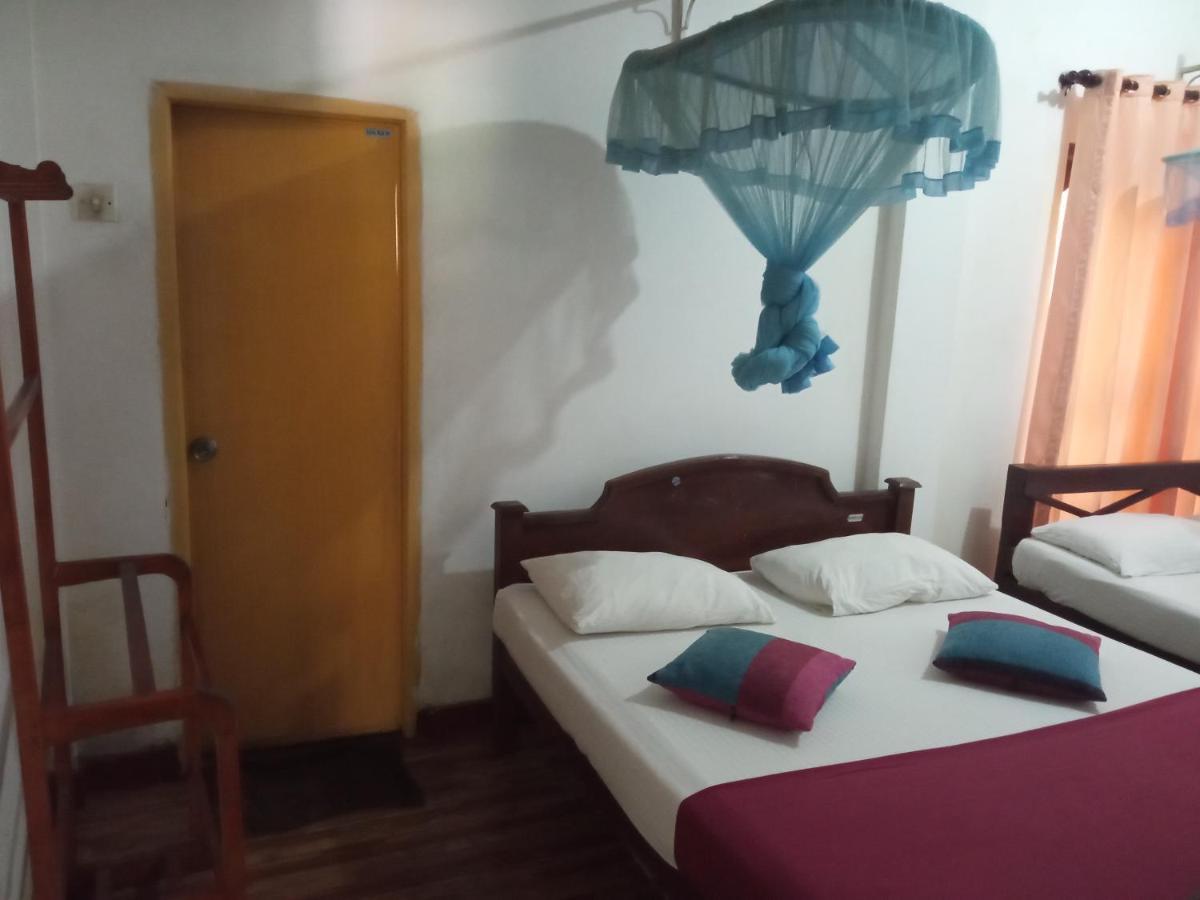 Bevary City Hotel 阿努拉德普勒 外观 照片