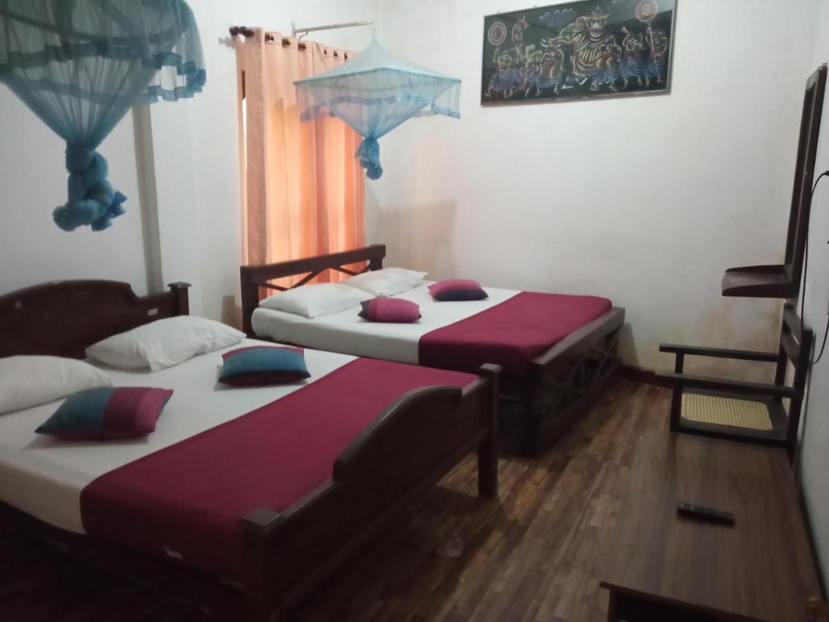 Bevary City Hotel 阿努拉德普勒 外观 照片