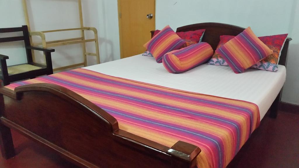 Bevary City Hotel 阿努拉德普勒 外观 照片