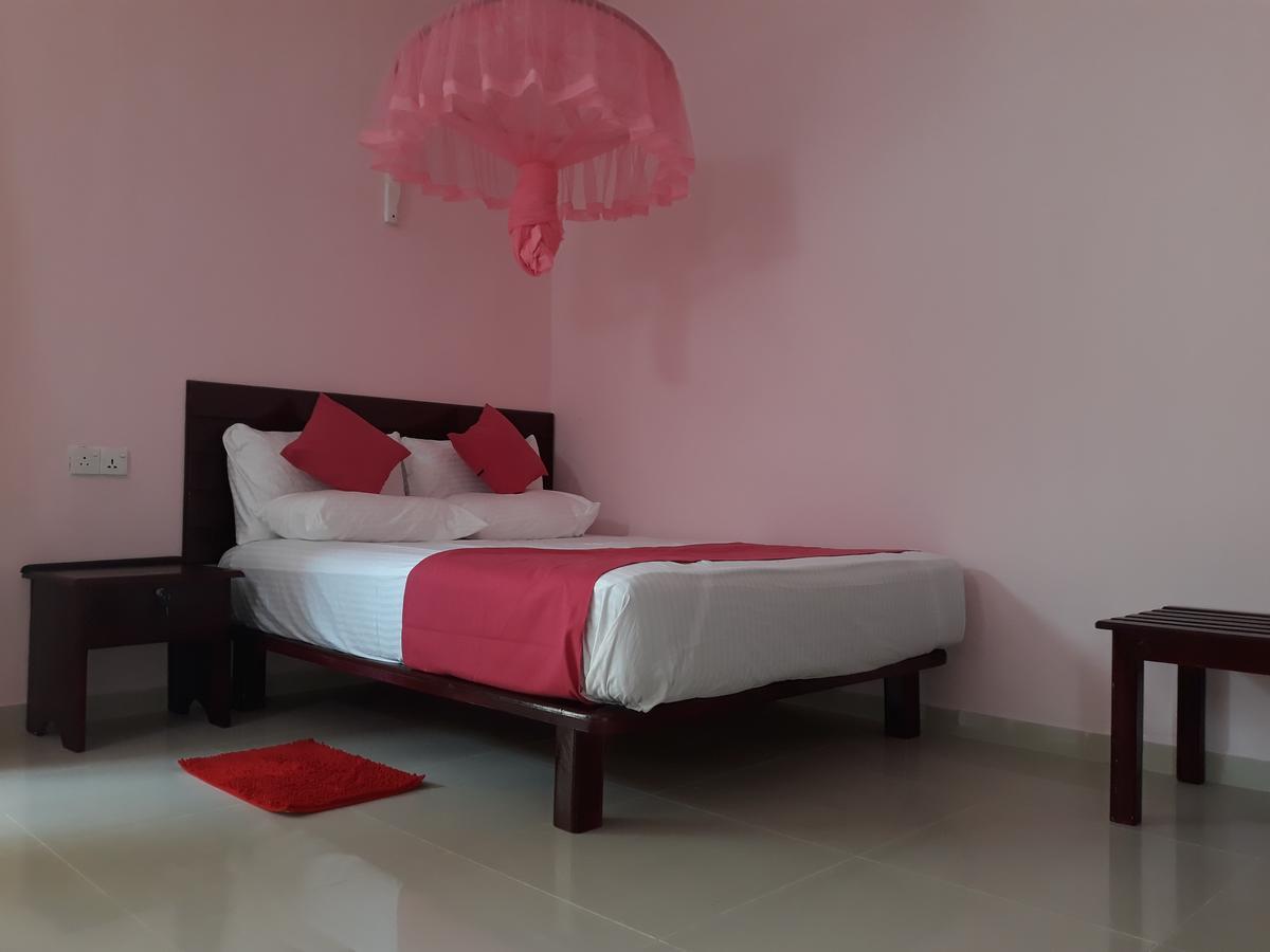 Bevary City Hotel 阿努拉德普勒 外观 照片
