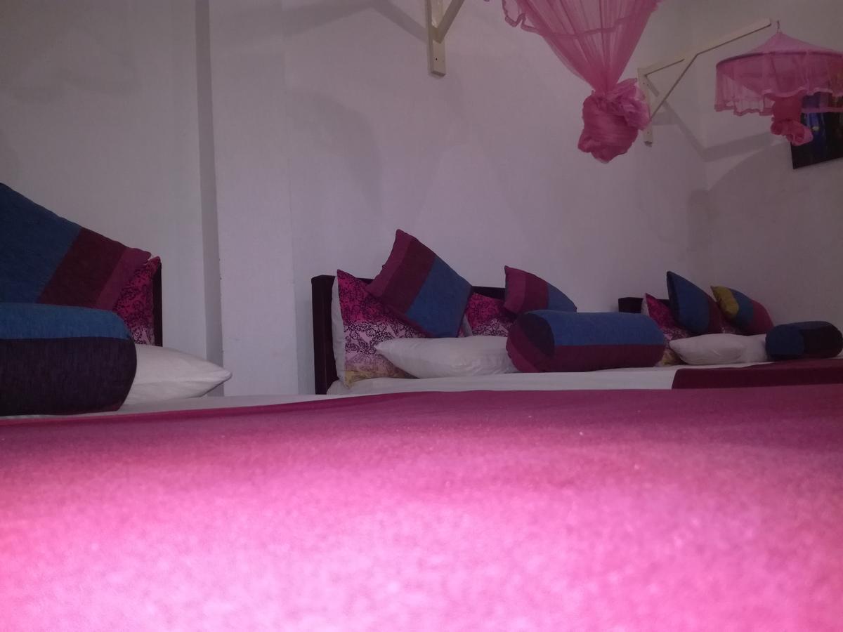 Bevary City Hotel 阿努拉德普勒 外观 照片