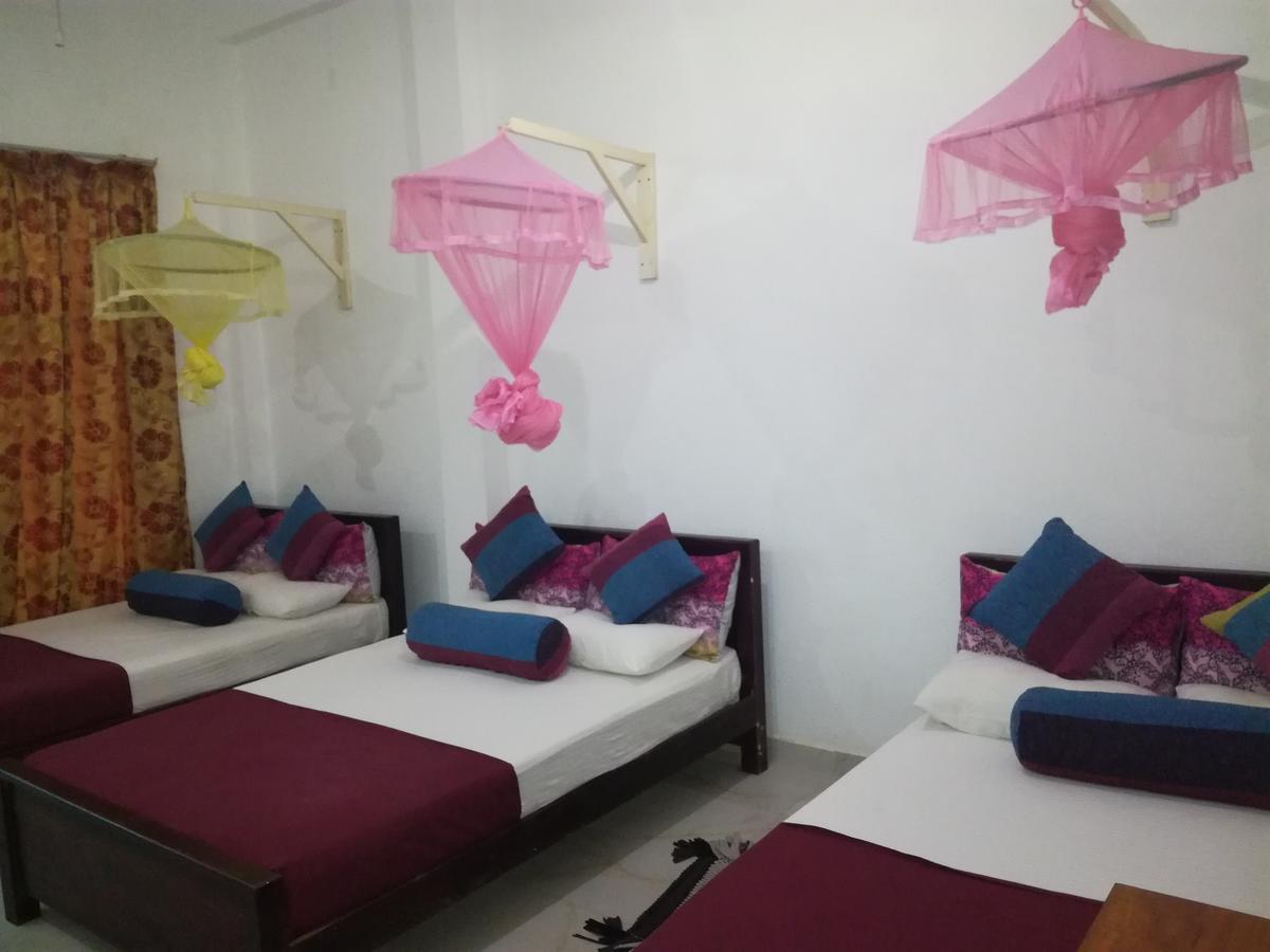 Bevary City Hotel 阿努拉德普勒 外观 照片