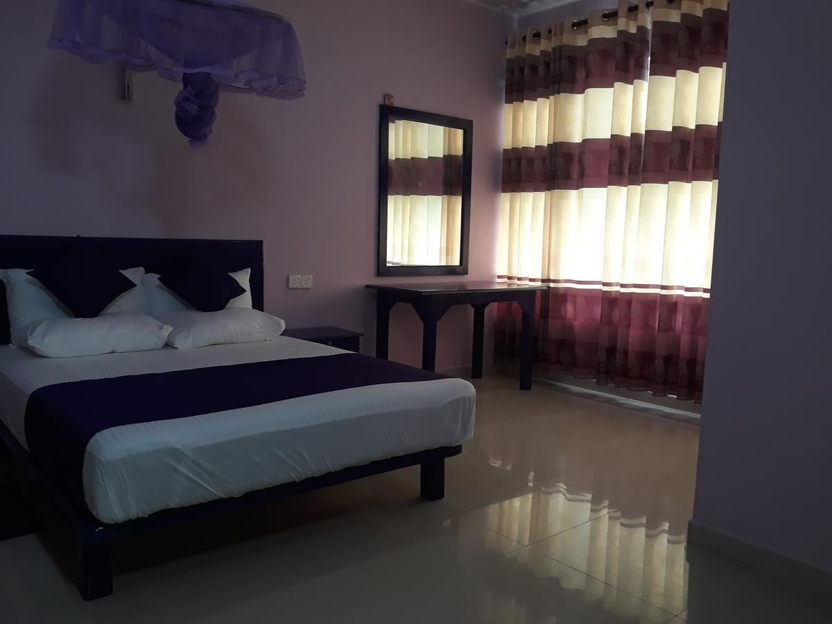 Bevary City Hotel 阿努拉德普勒 外观 照片